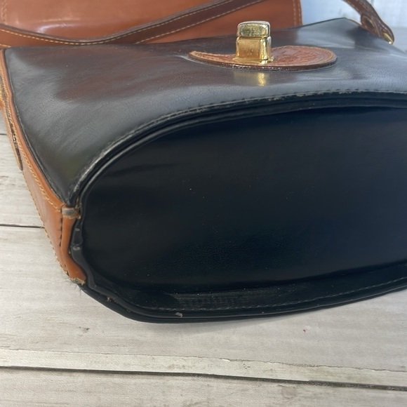 Vintage Moda Italiana Leather Black and Brown Turnlock Crossbody Bucket Bag - Picture 8 of 13